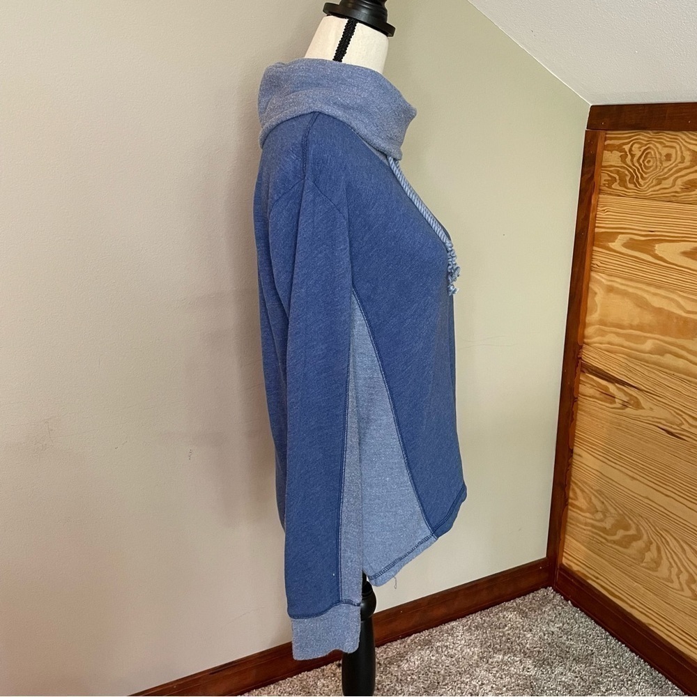 Hollister Turtleneck Pullover Sweatshirt Blue Colorblock Small S Casual Beach - Picture 2 of 8